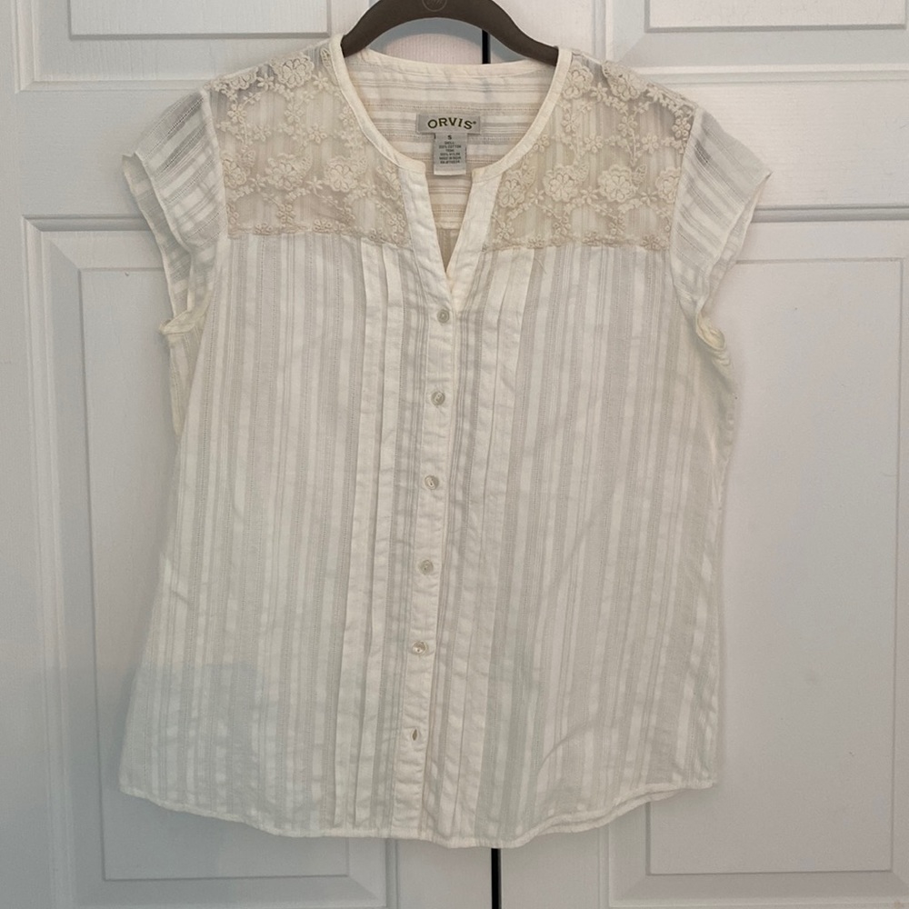 Orvis lace detailed cap sleeved button front blouse size small